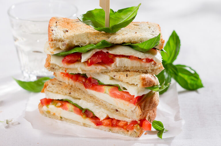 SÁNDWICH CAPRESE CON HUEVO Hacelo con Huevos Costa Rica